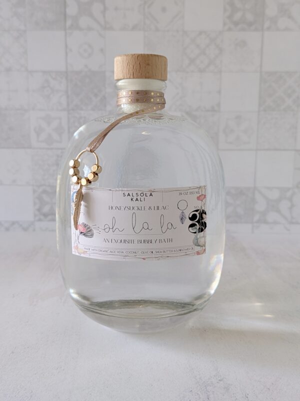 Indulge in a relaxing, fragrant escape with the 'oh la la' Cashmere & Jasmine luxury bubbly bath.