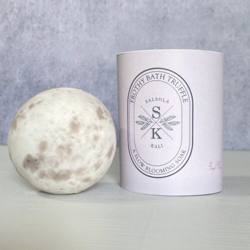 Carrara Froth bath truffle in an exquisite Mother's Day presentation for her.