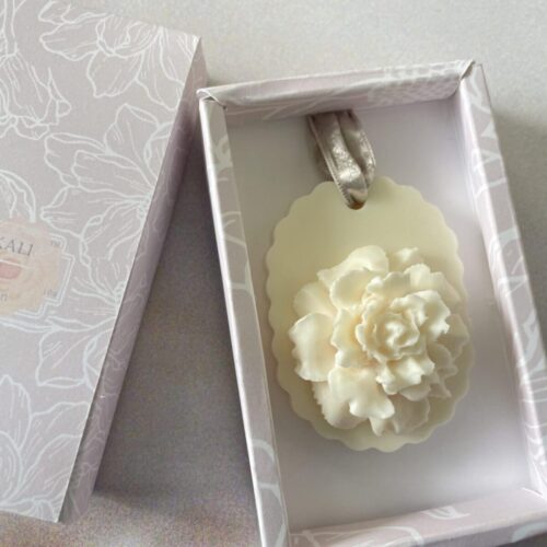 Cashmere musk and sandalwood scented ivory rose soap, a beautiful birthday gift.