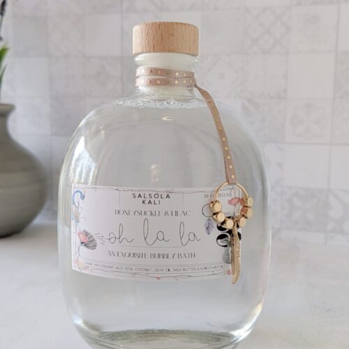 Indulge in a relaxing, fragrant escape with the 'oh la la' Cashmere & Jasmine luxury bubbly bath.