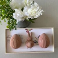 A refined blend of warm vanilla and delicate orchid scented sculptural soaps.
